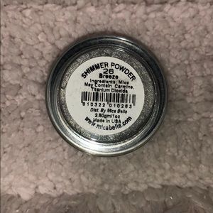 Micabella shimmer powder in 26 Breeze